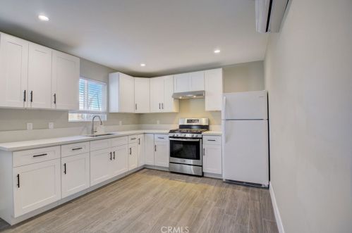 1518 Cochran St, Simi Valley CA 93065-2047 exterior