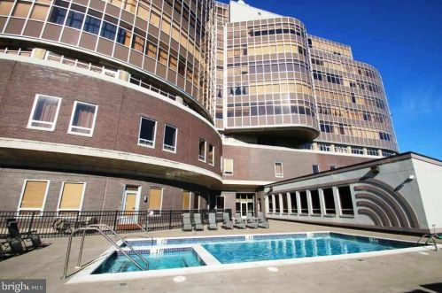 201 8th St, Philadelphia PA  19106-3519 exterior