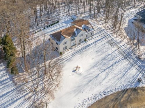 10 Yale Farms Ln, Waterbury, CT 06712-1572