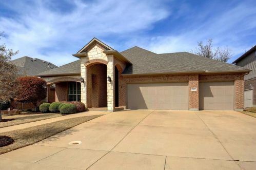 2813 Los Osos Dr, Fort Worth, TX 76131-2867