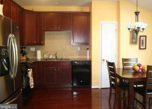 9 Wedgewood Ct, Princeton NJ  08540-6135 exterior