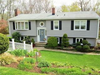 18 Pine Hollow Rd, Branford, CT 06405-2412