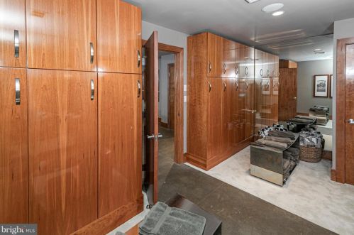 110 Brooks Bnd, Princeton NJ  08540-7545 exterior
