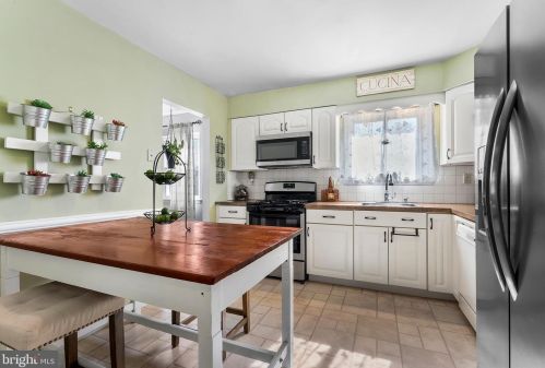 10 Gloucester Ln, Trenton NJ  08618-1006 exterior