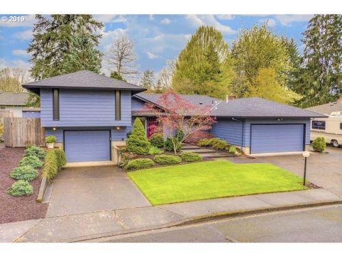1202 Hawthorne Loop, Newberg, OR 97132-1443