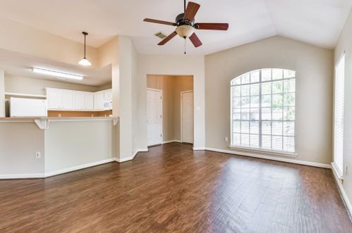 1746 Hazelwood St, Conroe TX  77301-4031 exterior