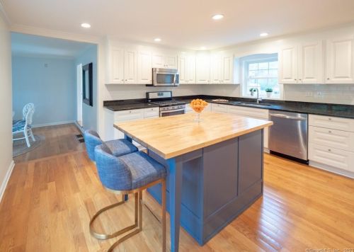 24 Blake St, Norwalk, CT 06851-3007