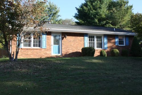 315 Spring Grove Dr, Vinton, VA 24179-1564