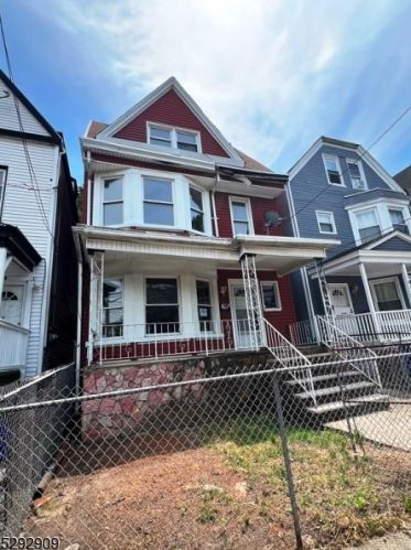 187 9th St, Newark, NJ 07107-1743