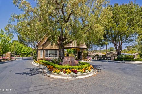 110 Park Hill Rd, Simi Valley, CA 93065-7385