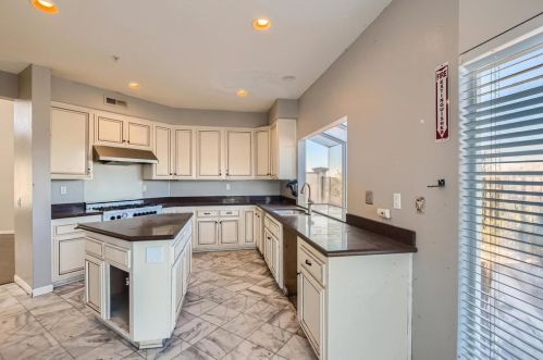 1001 Mountvale Ct, Anaheim CA  92808-2108 exterior