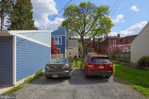 433 Walnut St, Lancaster PA  17603-3499 exterior