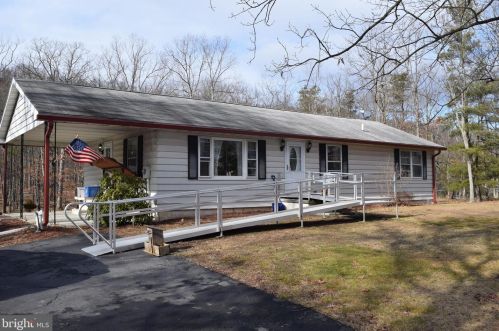 10900 Valley Rd, Berkeley Springs, WV 25411-3148