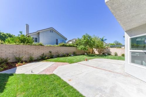8 Henry, Irvine CA  92620-3256 exterior