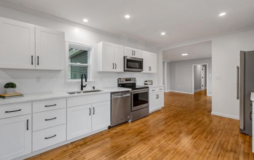 41 High St, Tilton, NH 03276-5523