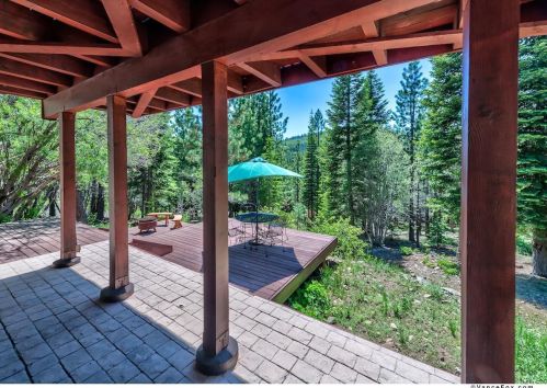 12275 Stockholm Way, Truckee CA  96161-6945 exterior