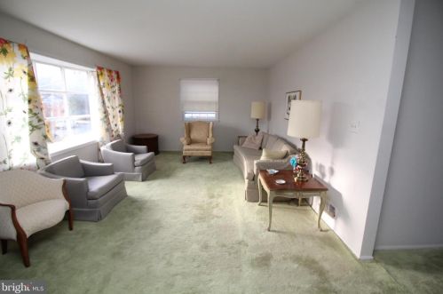 2909 Chapel View Dr, Silver Spring, MD 20904-1815