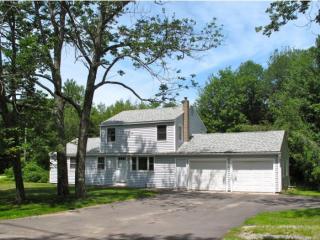402 Cross Country Rd, Allenstown, NH 03275-3904