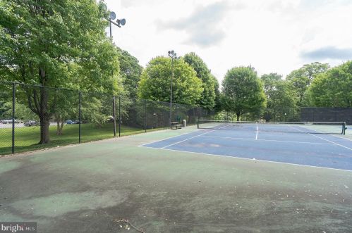 5815 Rexford Dr, Springfield VA  22152-4000 exterior