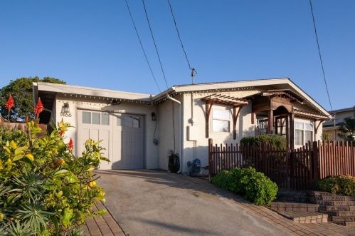 1466 Darwin St, Seaside CA  93955-5017 exterior