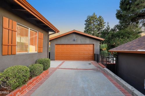 2512 Rockdell St, Glendale CA 91214-2221 exterior