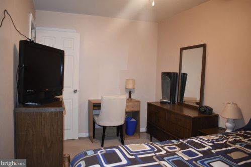 6024 10th St, Philadelphia PA 19147-1917 exterior