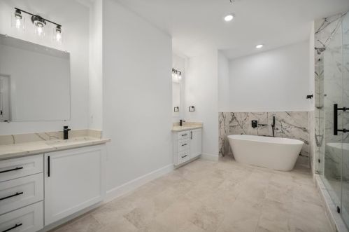 620 Longhorn Trl, Angleton TX 77515-9623 exterior