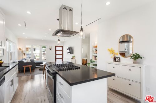 414 Acacia Ave, Glendale CA  91205-2575 exterior