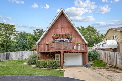 464 Oak St, South Elgin, IL 60177-1749