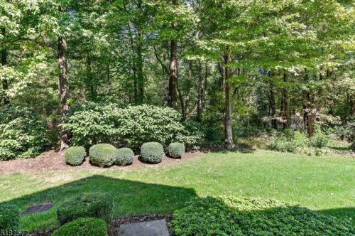 22 Nottingham Ct, Morristown, NJ 07960-6367