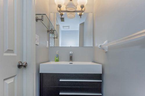 231 Hastings St, Cincinnati OH 45219-1420 exterior