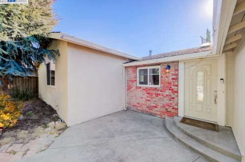 1416 Sunshine Dr, Concord CA  94520-4069 exterior