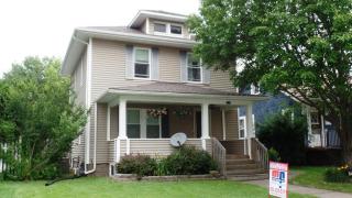 2758 Pleasant St, Davenport, IA 52803-3433