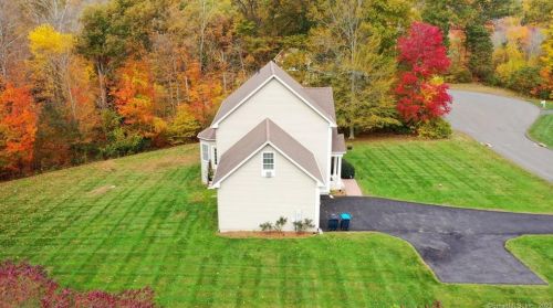 85 Nutmeg Cir, Colchester CT  06415-2314 exterior