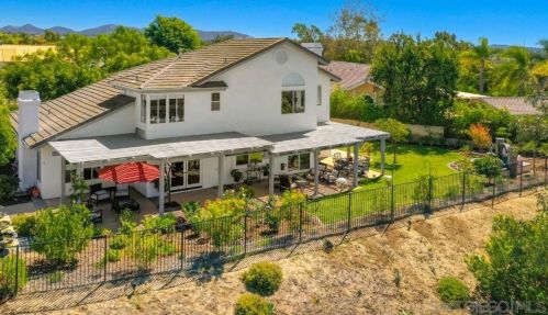 1597 Parkview Dr, Vista CA  92081-8750 exterior