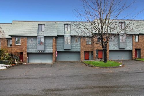 93 Trolley Crossing Ln, Middletown CT  06457-5846 exterior
