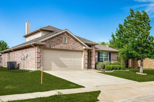 412 Lead Creek Dr, Fort Worth, TX 76131-3958
