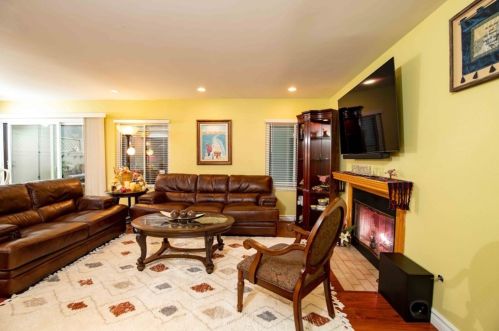 6442 Twin Circle Ln, Simi Valley CA  93063-6417 exterior