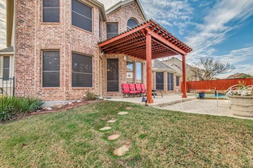 8109 Mountain Spring Dr, Fort Worth TX  76180-0204 exterior