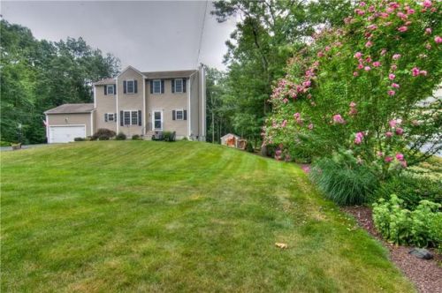17 Beechwoods Holw, Westerly, RI 02808-1764