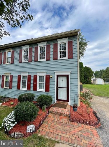 1617 Colchester Dr, Lancaster, PA 17603-9340