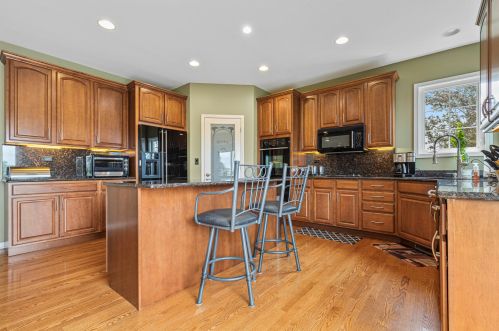 816 Mark Ln, Pingree Grove IL  60140-8278 exterior