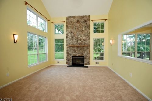 6 Seven Springs Rd, Lebanon, NJ 08833-3041