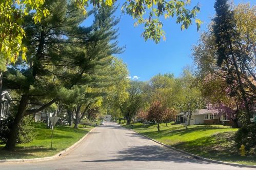 2445 Aglen St, Saint Paul MN  55113-3309 exterior