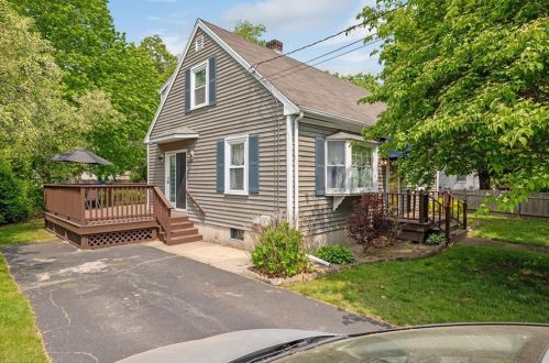 123 Hiawatha St, Warwick, RI 02888-3101