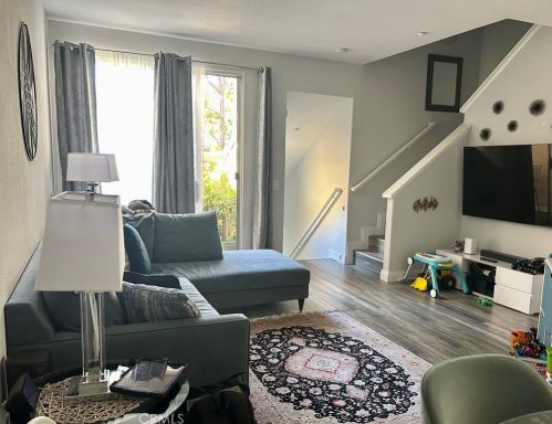 1702 Elk Grv, Irvine CA  92618-4033 exterior