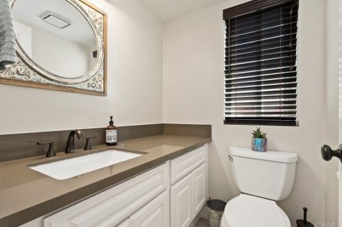 1870 Timber Trl, Vista CA 92081-7326 exterior