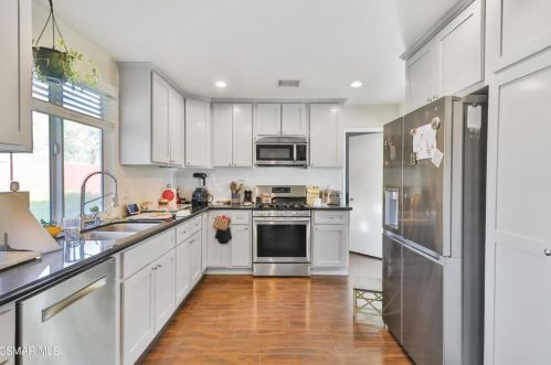 2803 Hollister St, Simi Valley CA  93065-5214 exterior