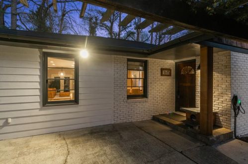 1615 Fama Dr, Atlanta GA  30329-3311 exterior