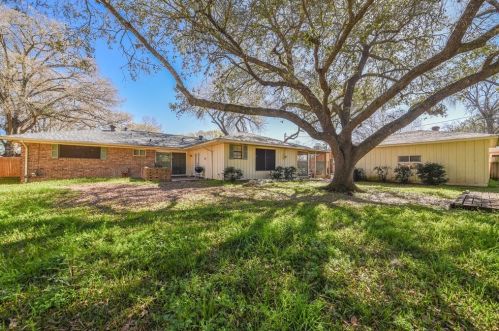 1704 Laurel Oaks Dr, Richmond, TX 77469-4835